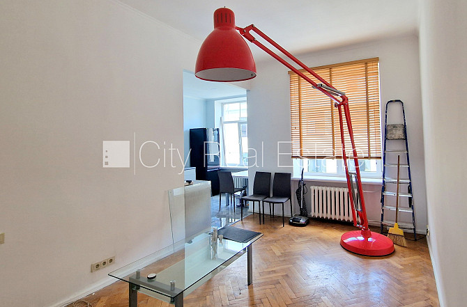 Fasādes māja, renovēta māja, labiekārtots apzaļumots pagalms, teritorijas iebrauktuves vārti Rīga - foto 7