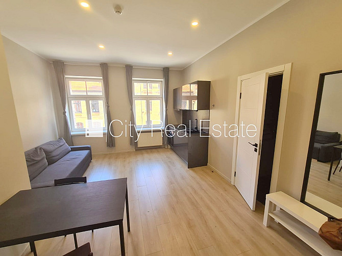 Fasādes māja, renovēta māja, slēgts pagalms, ieeja no pagalma, ir lifts, kāpņu telpa pēc Rīga - foto 4