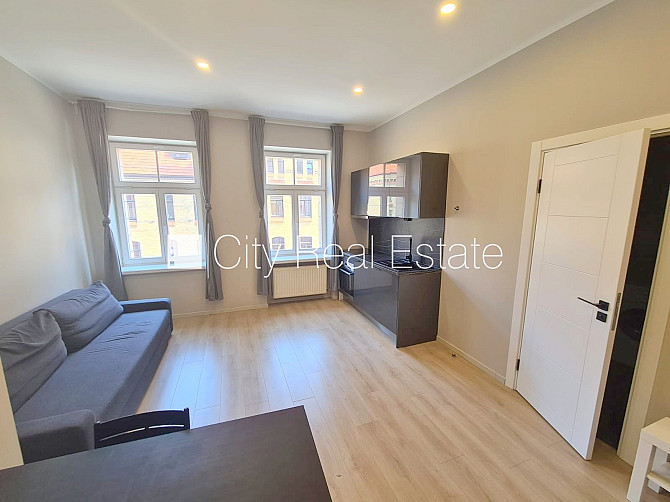 Fasādes māja, renovēta māja, slēgts pagalms, ieeja no pagalma, ir lifts, kāpņu telpa pēc Rīga - foto 1