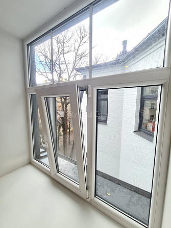 Fasādes māja, renovēta māja, slēgts pagalms, ieeja no ielas, kāpņu telpa pēc kapitālā Rīga - foto 9