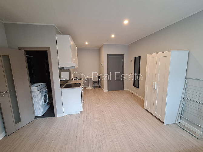 Fasādes māja, renovēta māja, slēgts pagalms, ieeja no ielas, kāpņu telpa pēc kapitālā Rīga - foto 5