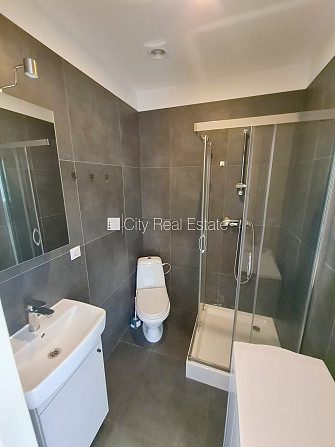 Fasādes māja, renovēta māja, slēgts pagalms, ieeja no ielas un pagalma, kāpņu telpa pēc Rīga - foto 13