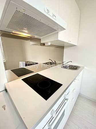 Новостройка, фасадный дом, закрытый двор, вход с улицы, лифт, лестничная клетка Рига - изображение 5