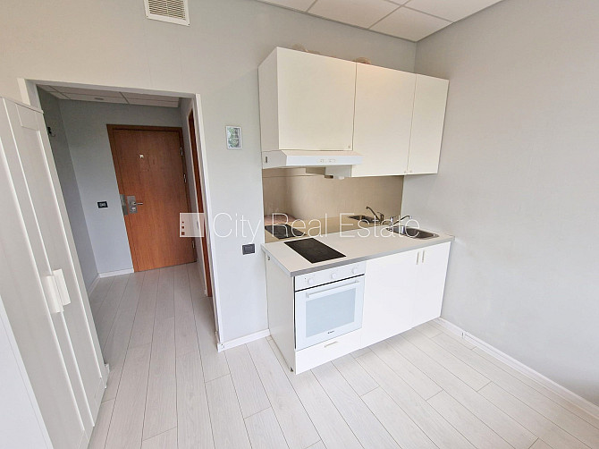 Новостройка, фасадный дом, закрытый двор, вход с улицы, лифт, лестничная клетка Рига - изображение 6