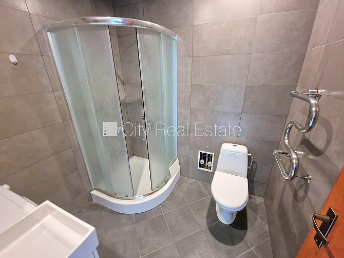 Новостройка, фасадный дом, закрытый двор, вход с улицы, лифт, лестничная клетка Рига - изображение 11