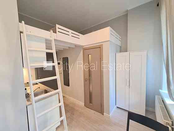 Фасадный дом, реновированный дом, закрытый двор, вход с улицы и со двора, Рига