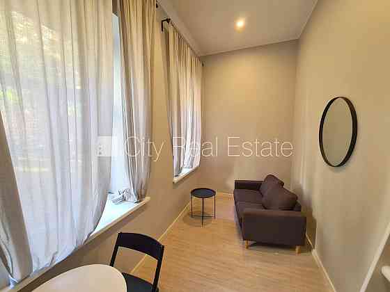 Фасадный дом, реновированный дом, закрытый двор, вход с улицы и со двора, Рига