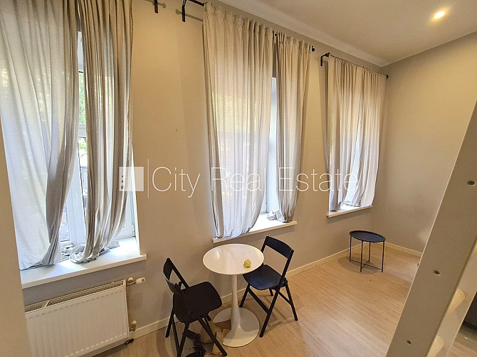 Фасадный дом, реновированный дом, закрытый двор, вход с улицы и со двора, Рига - изображение 2