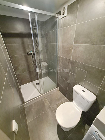 Фасадный дом, реновированный дом, закрытый двор, вход с улицы и со двора, Рига - изображение 12