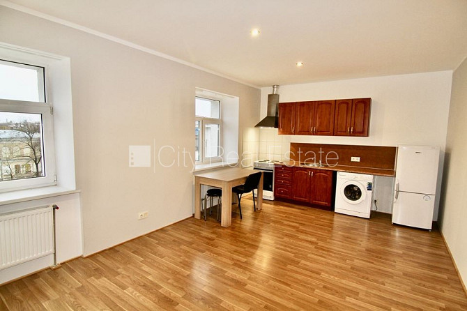 Дом во дворе, реновированный дом, вход с улицы, лестничная клетка после Рига - изображение 1