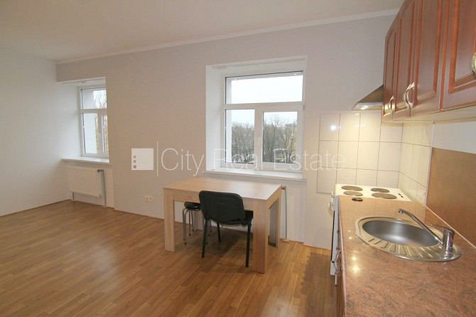 Дом во дворе, реновированный дом, вход с улицы, лестничная клетка после Рига - изображение 3