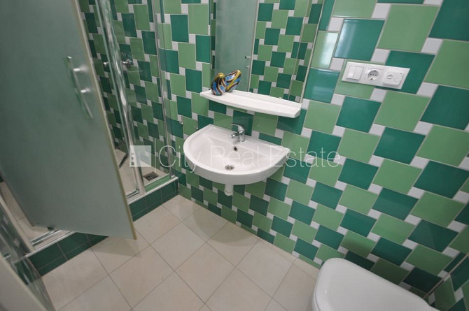 Фасадный дом, реновированный дом, вход с улицы, лифт, лестничная клетка после Рига - изображение 11