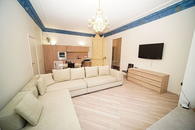 Фасадный дом, реновированный дом, вход с улицы, лифт, лестничная клетка после Рига - изображение 1