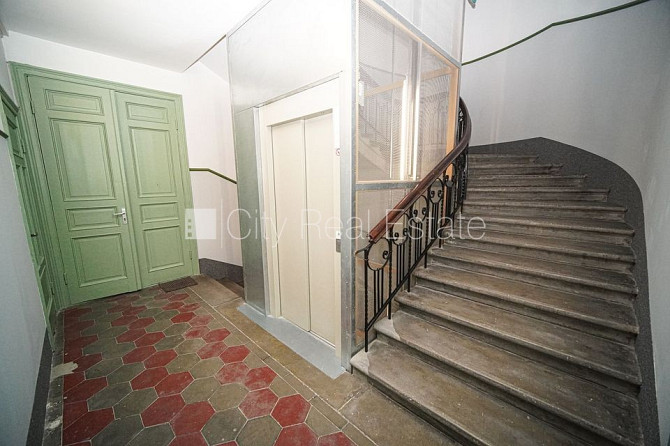 Фасадный дом, реновированный дом, вход с улицы, лифт, лестничная клетка после Рига - изображение 14