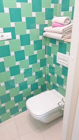 Фасадный дом, реновированный дом, вход с улицы, лифт, лестничная клетка после Рига - изображение 12