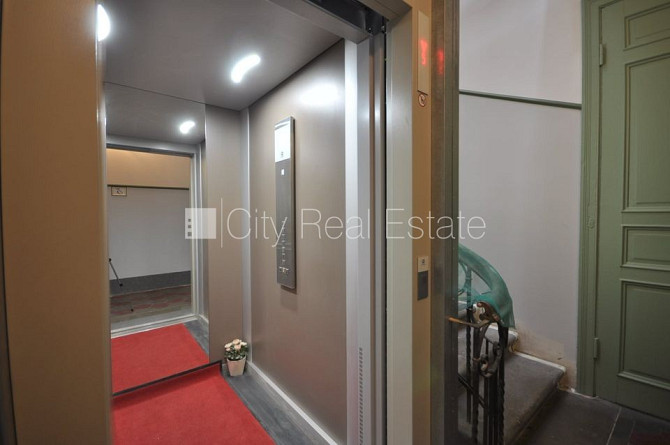 Фасадный дом, реновированный дом, вход с улицы, лифт, лестничная клетка после Рига - изображение 15