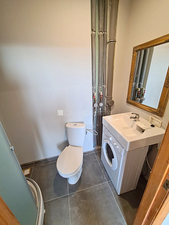 Здание во дворе, реновированный дом, закрытый двор, вход с улицы и со двора, Рига - изображение 8