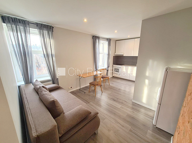 Здание во дворе, реновированный дом, закрытый двор, вход с улицы и со двора, Рига - изображение 2