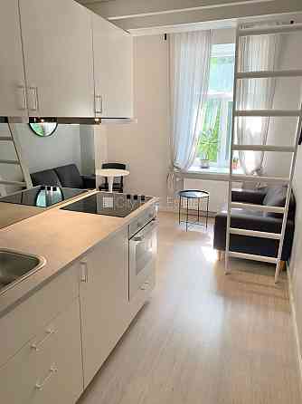 Фасадный дом, реновированный дом, закрытый двор, вход с улицы, лестничная клетка Рига