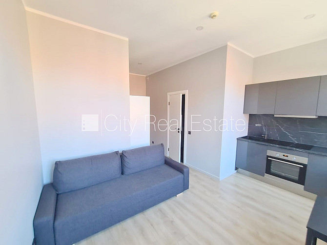 Фасадный дом, реновированный дом, вход с улицы и со двора, лифт, лестничная клетка Рига - изображение 5