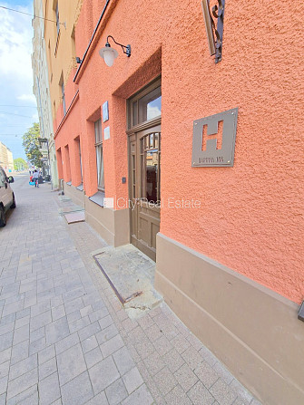 Фасадный дом, реновированный дом, закрытый двор, вход с улицы и со двора, лифт, Рига - изображение 15