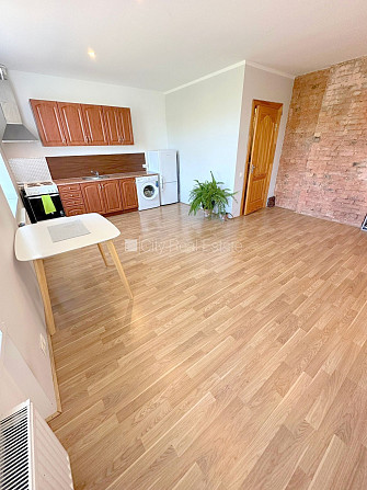 Здание во дворе, реновированный дом, закрытая территория, вход с улицы и со двора, Рига - изображение 1