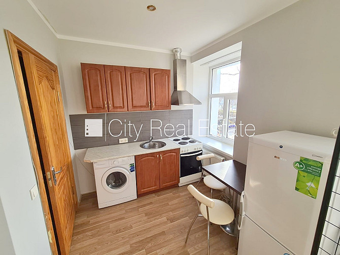 Здание во дворе, реновированный дом, закрытый двор, вход с улицы и со двора, Рига - изображение 3