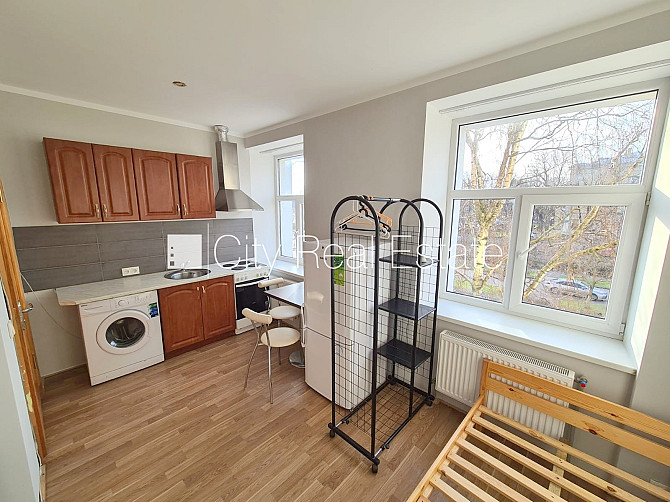 Здание во дворе, реновированный дом, закрытый двор, вход с улицы и со двора, Рига - изображение 1