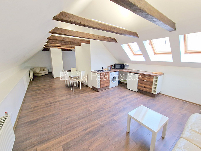 Фасадный дом, реновированный дом, вход с улицы, лестничная клетка после Рига - изображение 1