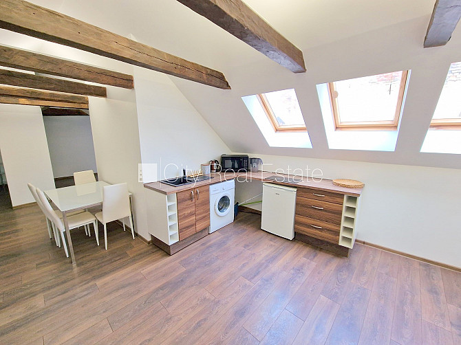 Фасадный дом, реновированный дом, вход с улицы, лестничная клетка после Рига - изображение 4