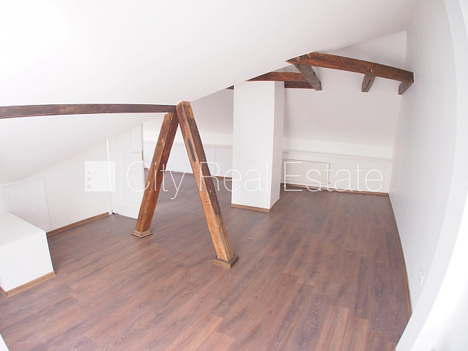 Фасадный дом, реновированный дом, вход с улицы, лестничная клетка после Рига - изображение 10