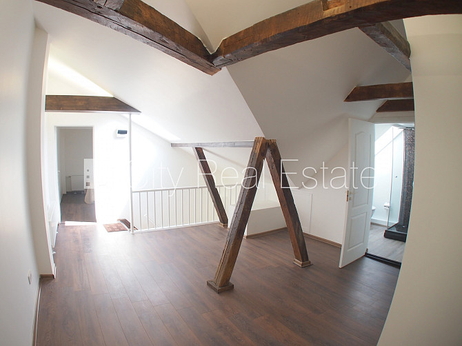 Фасадный дом, реновированный дом, вход с улицы, лестничная клетка после Рига - изображение 12