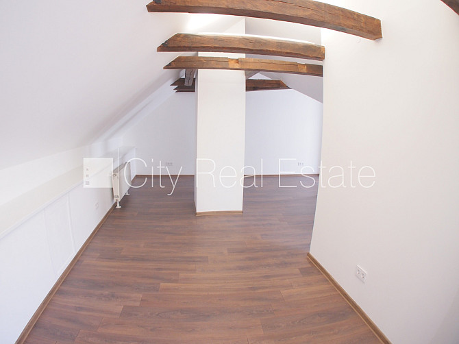 Фасадный дом, реновированный дом, вход с улицы, лестничная клетка после Рига - изображение 11