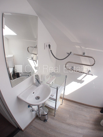 Фасадный дом, реновированный дом, вход с улицы, лестничная клетка после Рига - изображение 20