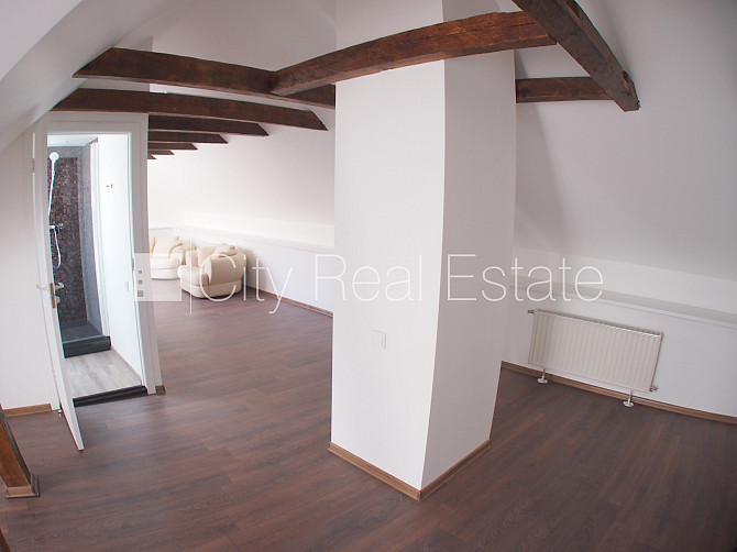 Фасадный дом, реновированный дом, вход с улицы, лестничная клетка после Рига - изображение 9