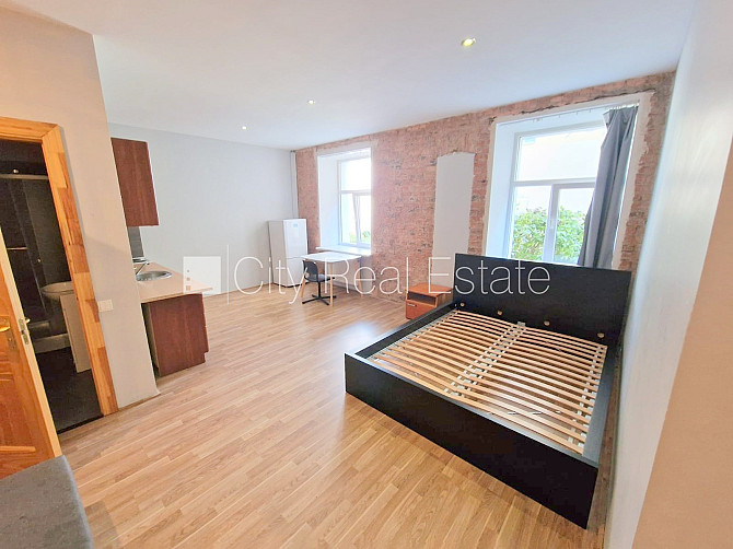 Здание во дворе, реновированный дом, закрытый двор, вход с улицы и со двора, Рига - изображение 3