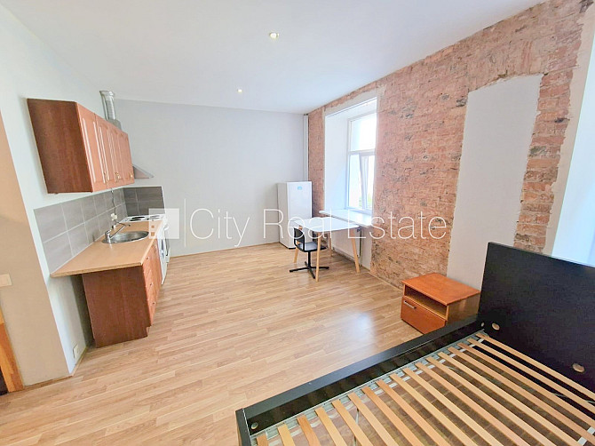 Здание во дворе, реновированный дом, закрытый двор, вход с улицы и со двора, Рига - изображение 4