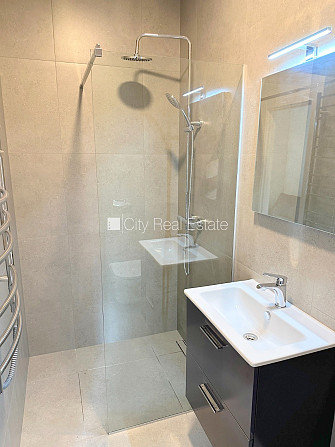 Здание во дворе, реновированный дом, закрытый двор, вход с улицы и со двора, Рига - изображение 15