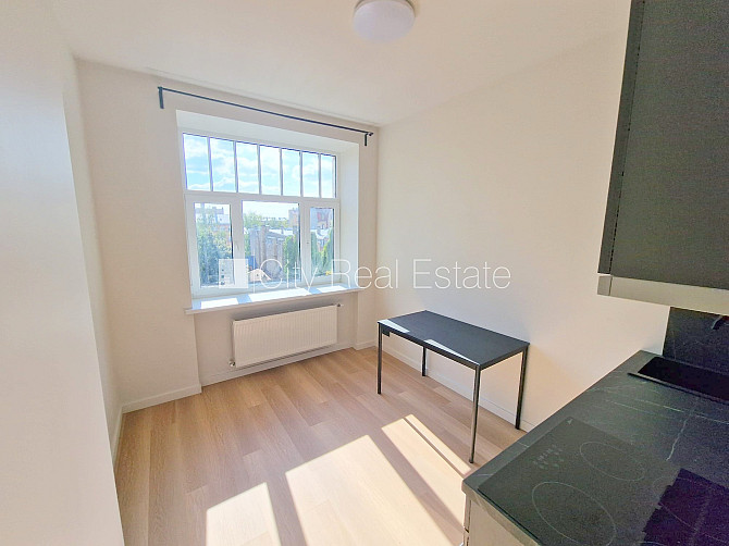 Здание во дворе, реновированный дом, закрытый двор, вход с улицы и со двора, Рига - изображение 5