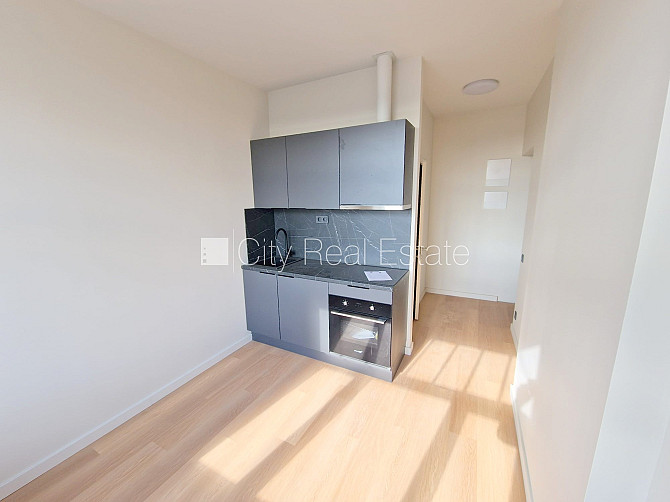 Здание во дворе, реновированный дом, закрытый двор, вход с улицы и со двора, Рига - изображение 1