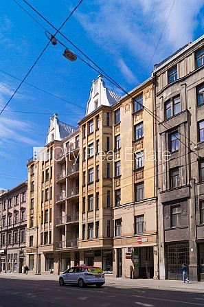 Здание во дворе, реновированный дом, закрытый двор, объект охраняет физическая Рига - изображение 19