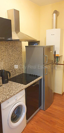 Здание во дворе, реновированный дом, закрытый двор, объект охраняет физическая Рига - изображение 5