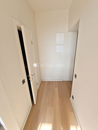 Здание во дворе, реновированный дом, закрытый двор, вход с улицы и со двора, Рига - изображение 12