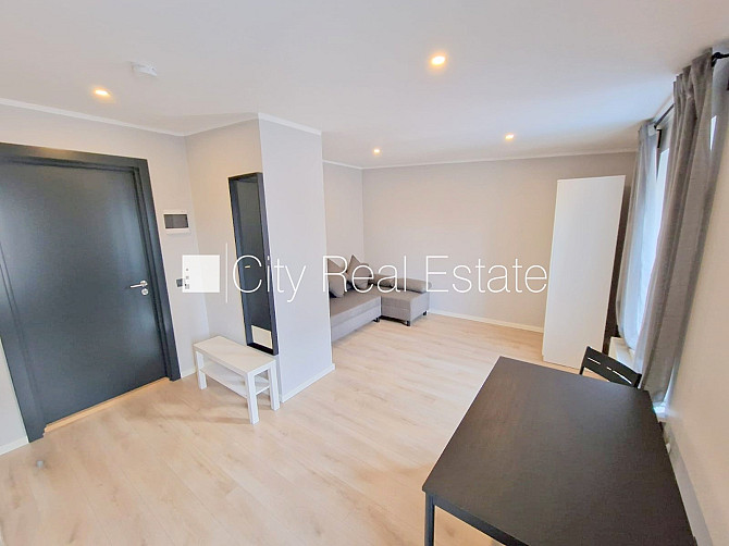 Фасадный дом, реновированный дом, вход с улицы, лестничная клетка после Рига - изображение 9