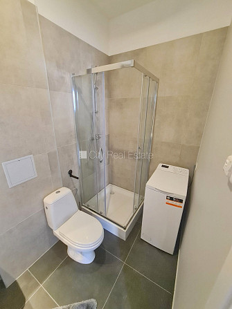 Фасадный дом, реновированный дом, вход с улицы, лестничная клетка после Рига - изображение 14