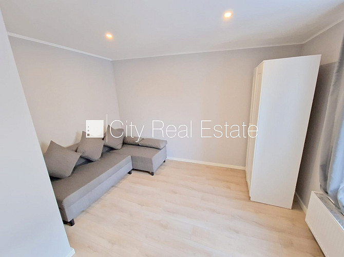 Фасадный дом, реновированный дом, вход с улицы, лестничная клетка после Рига - изображение 11