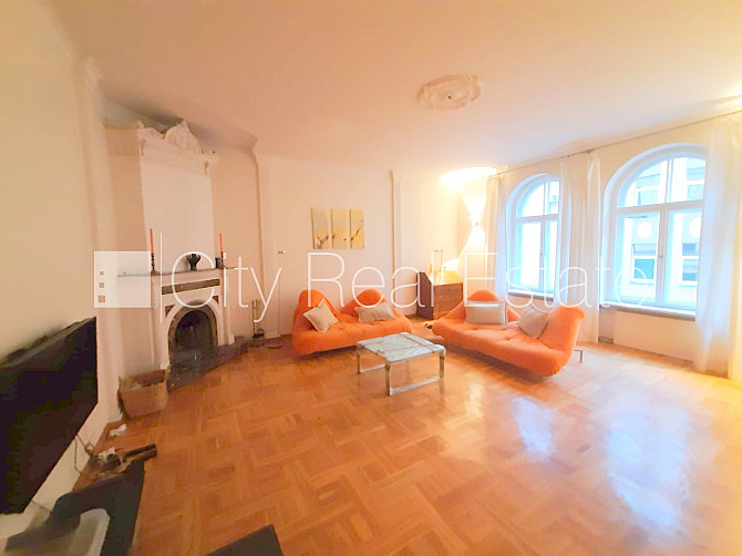 Zeme īpašumā, fasādes māja, renovēta māja, ieeja no pagalma, kāpņu telpa pēc kosmētiskā Rīga - foto 1