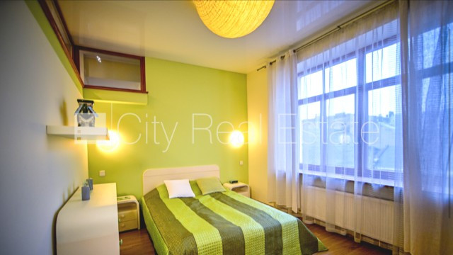 Фасадный дом, реновированный дом, вход с улицы, лестничная клетка после Рига - изображение 11