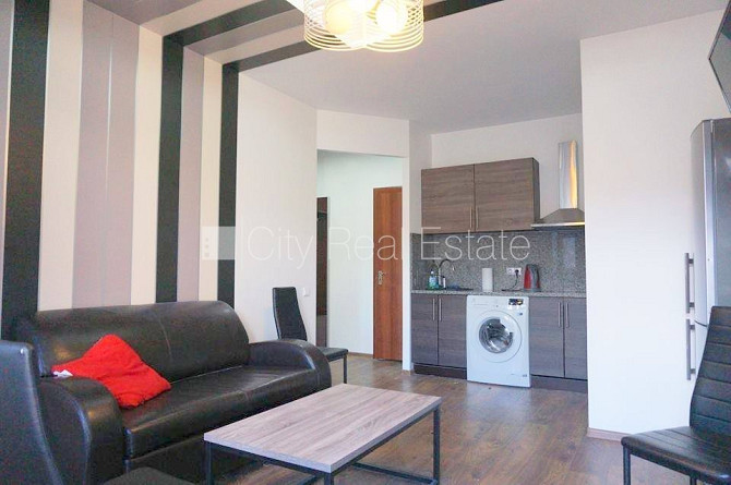 Fasādes māja, slēgts pagalms, ieeja no ielas, ir lifts, kāpņu telpa pēc kapitālā remonta, Rīga - foto 3