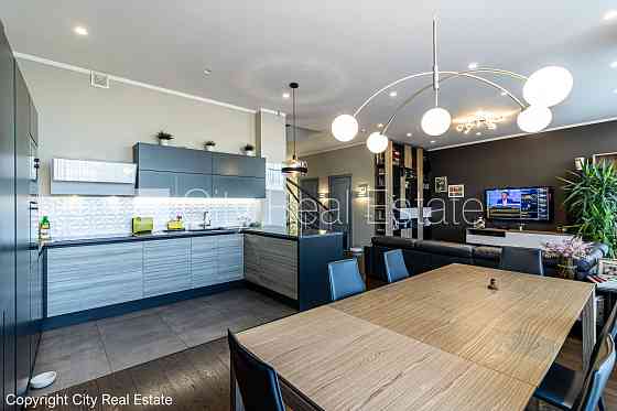 Благоустроенный озеленённый двор, закрытый двор, въездные ворота оснащены Rīga